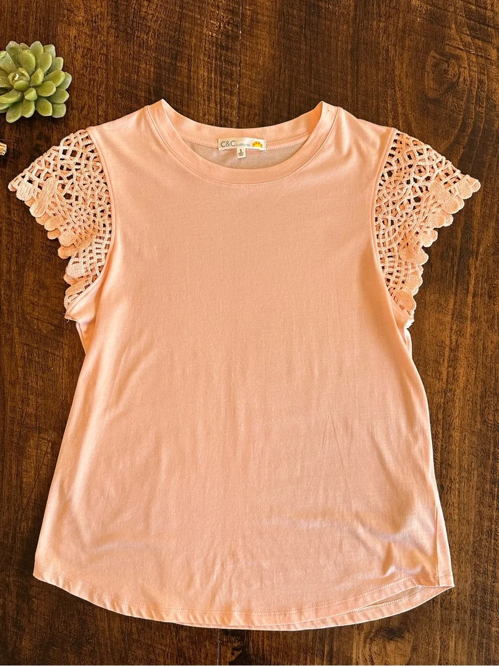 C&C California | Coco Boho Romantic Crochet Sleeve Tee, Peach, Size S